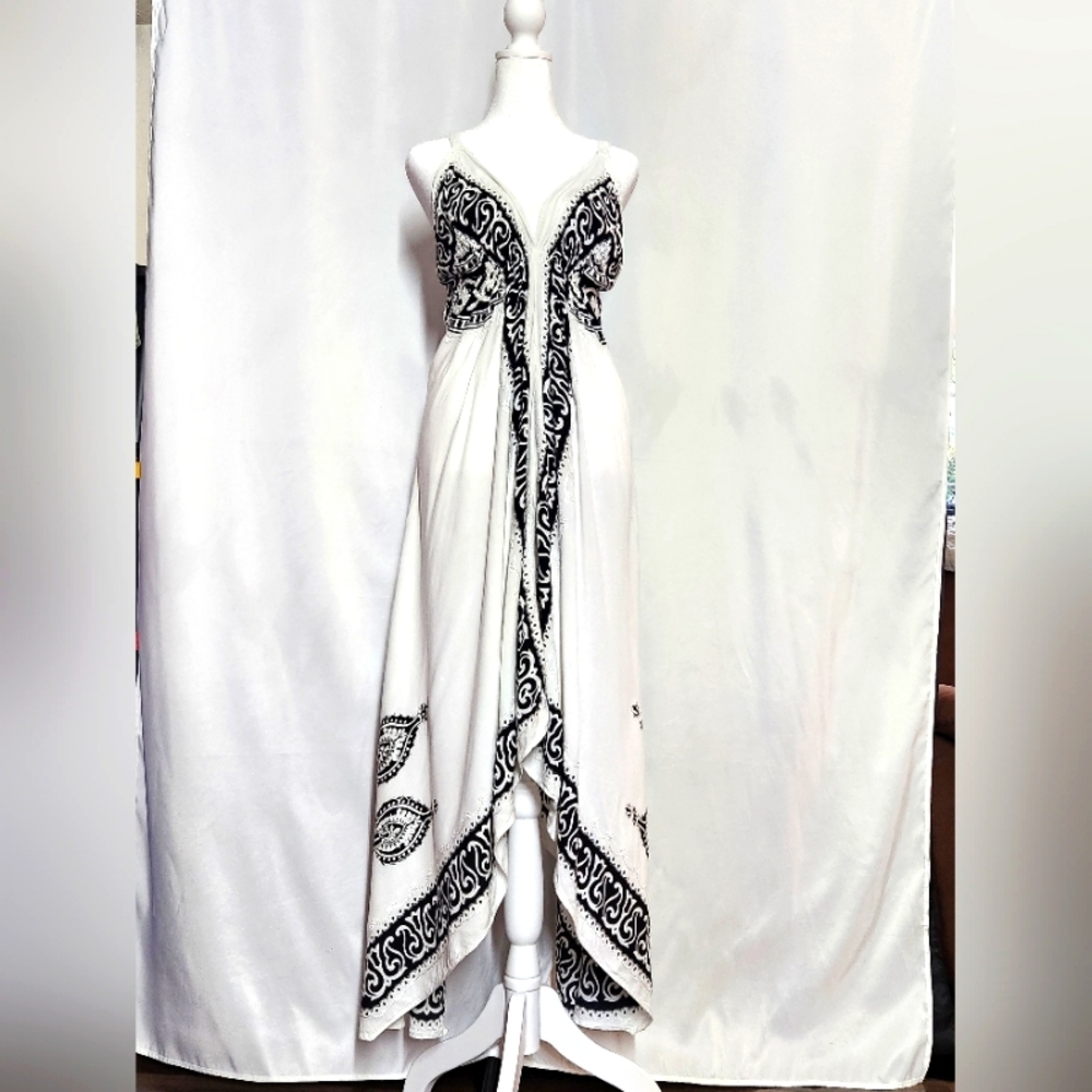 NWOT Advanced brand free size black and white handkerchief dress